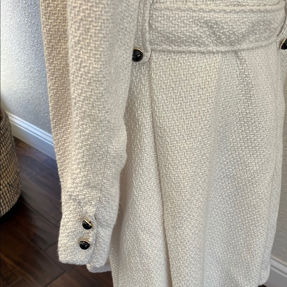 Steve Madden White Cape with Hood and Belt - Picture 4 of 9